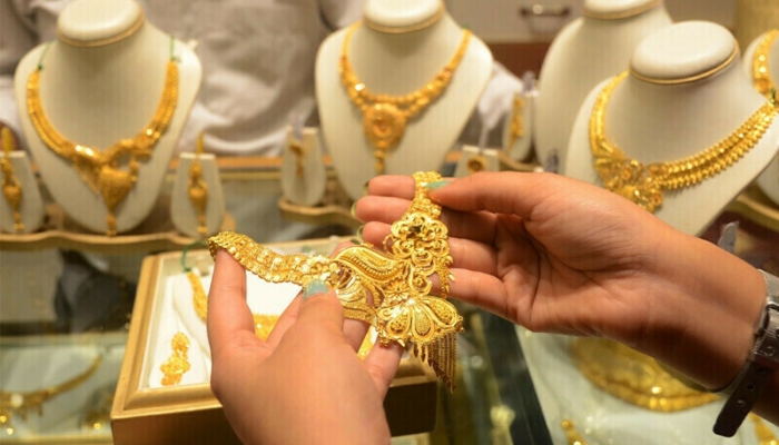 eکراچی: ملک بھر میں سونے کی فی تولہ قیمت میں 3700 روپے کا اضافہ دیکھنے میں آیا ہے۔