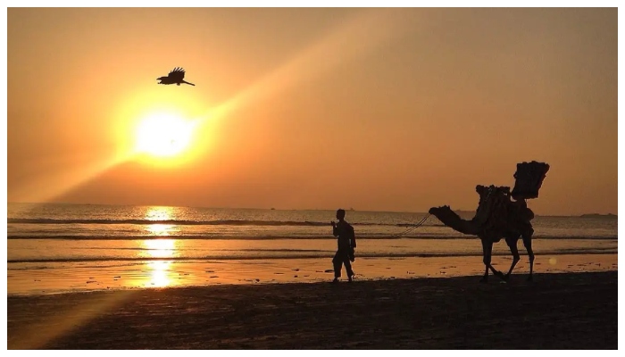 کراچی میں آئندہ 24 گھنٹوں کے دوران دن میں موسم گرم رہنے کا امکان